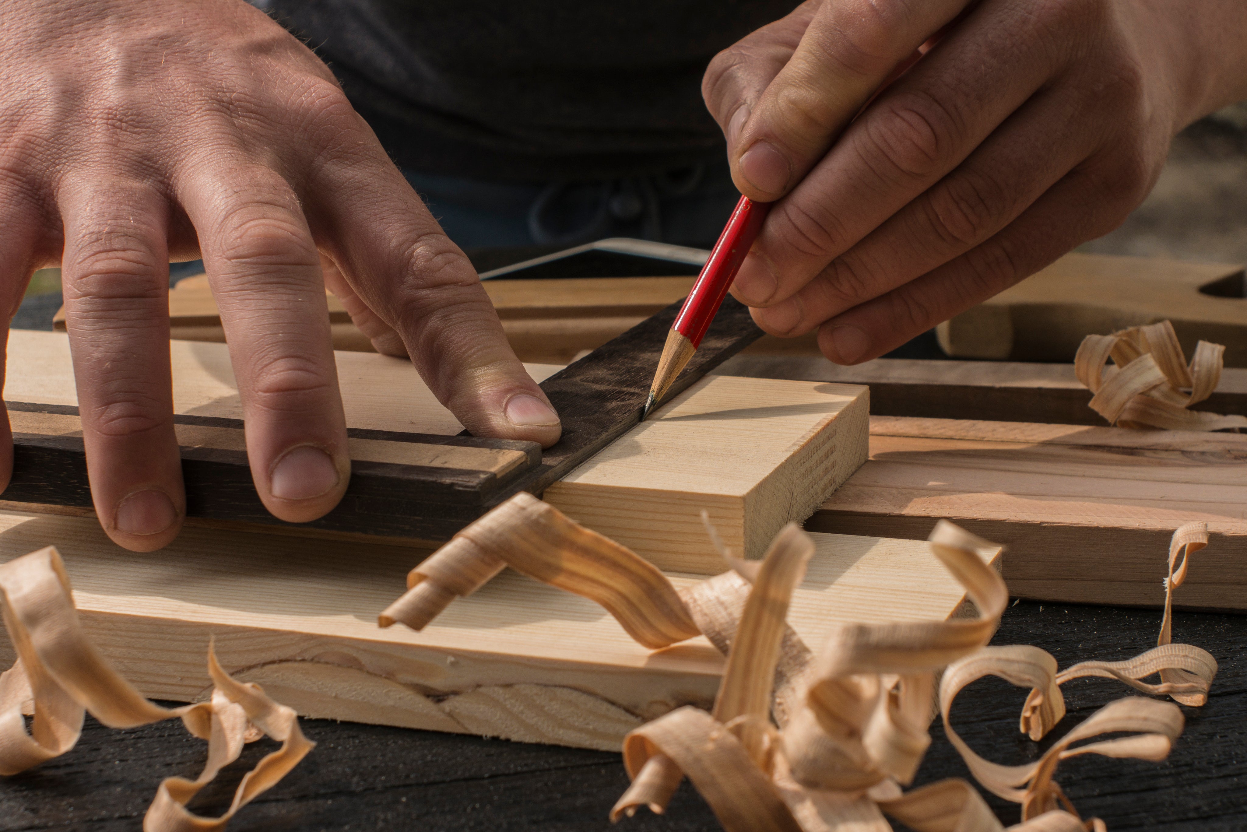 marking wood to cut for webpage design